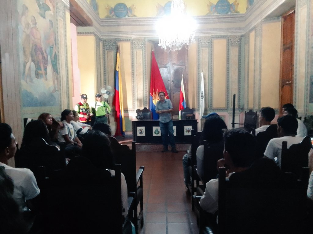 IncesCarabobo1's tweet photo. #Enterate ➡️ Desde el @Incesocialista incentivamos el turismo local y el conocer nuestra historia con una visita guiada de Museo al Casco Central de #Valancia, con el Mtp Pablo Rodríguez del @CFS_SimonR y sus participantes de la Formación Guía de Turismo de Aventura
#SomosInces https://t.co/I27ytdbQ6U