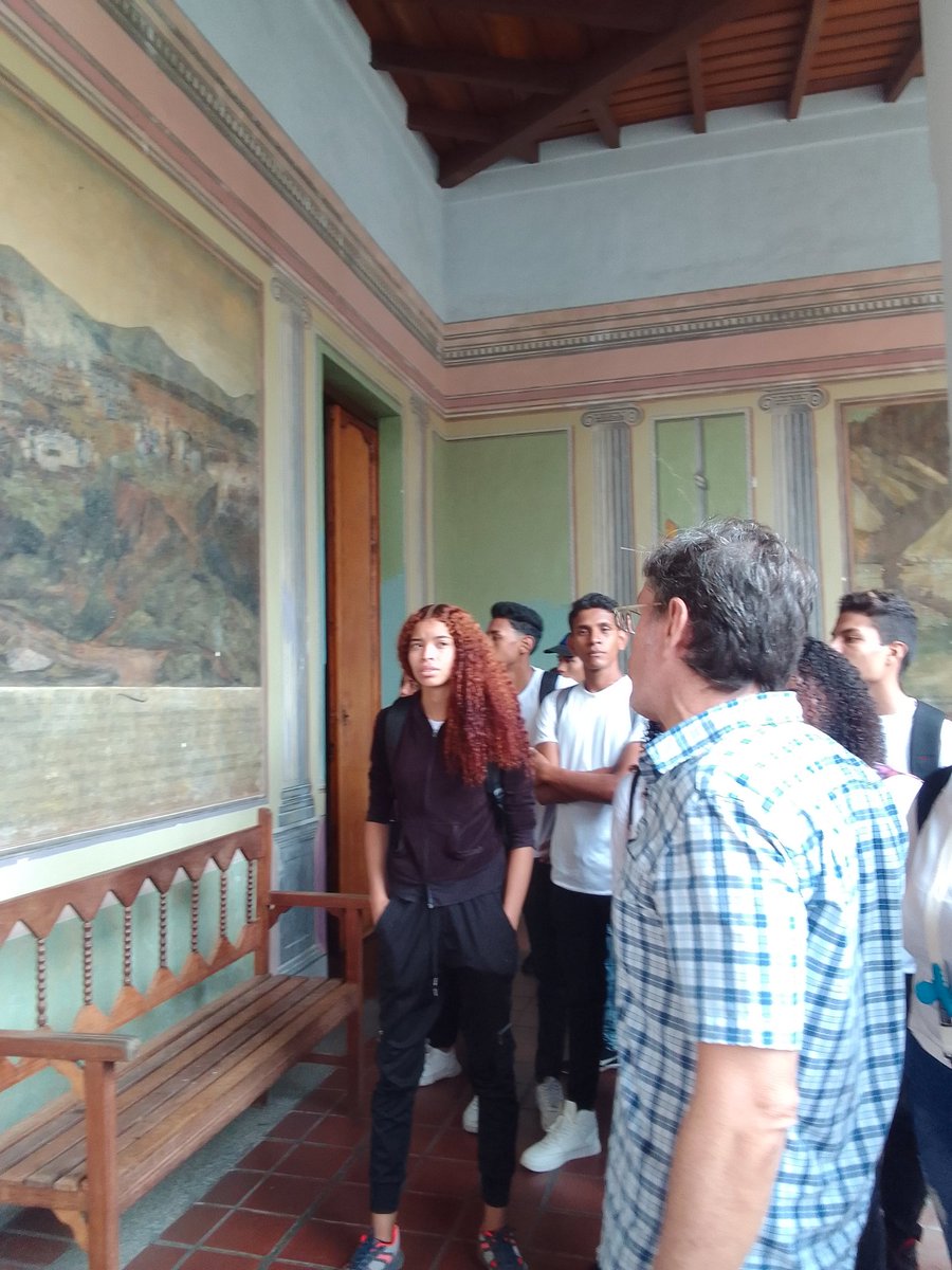 IncesCarabobo1's tweet photo. #Enterate ➡️ Desde el @Incesocialista incentivamos el turismo local y el conocer nuestra historia con una visita guiada de Museo al Casco Central de #Valancia, con el Mtp Pablo Rodríguez del @CFS_SimonR y sus participantes de la Formación Guía de Turismo de Aventura
#SomosInces https://t.co/I27ytdbQ6U