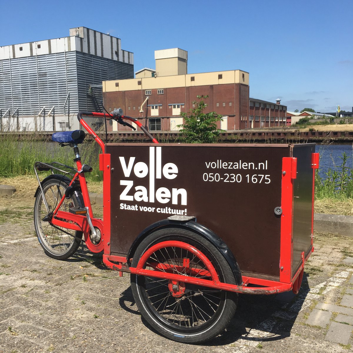 De zomer komt eraan... En dus heerlijk weer om te bakfietsen! ☀️
#vollezalen #uitloper #groningen #friesland #drenthe #noordnederland #cultuur #flyers #posters #brochures