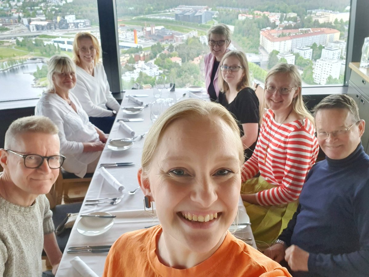 SelanderCo's tweet photo. Vietettiin tänään työpäivää erityisen hyvässä seurassa kattojen yllä ⭐️ Kiitos @HKortesoja @MLatvatalo @Atria_Oyj paremmasta päivästä! 😍 #kumppanuus https://t.co/hUvWBTEN4c