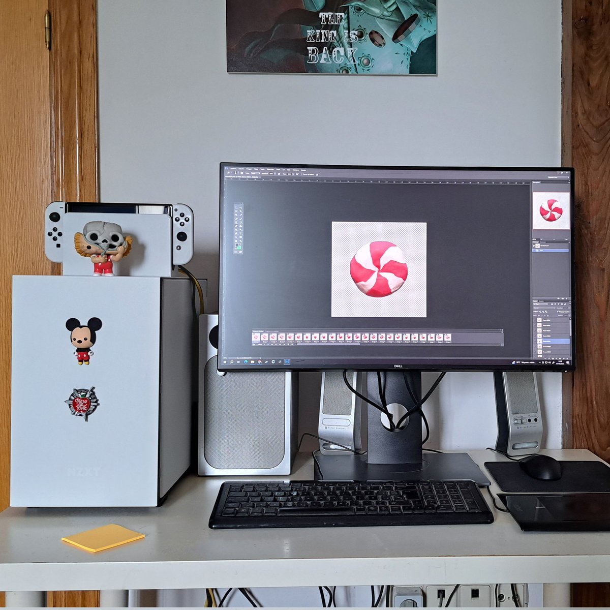StudioZomorro's tweet image. Ez du glamour askorik izango baina lanaren %80hementxe egiten dut. Zuek nola moldatzen zarete etxean lan egiteko?
#workspace #computersetup #indiegamedeveloper #solodev