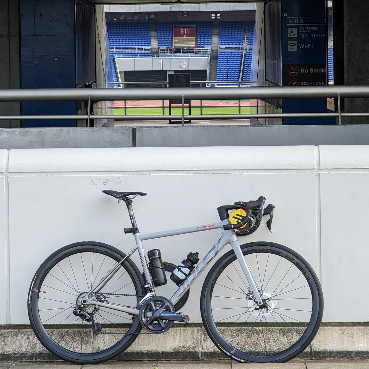 nor_cola's tweet image. あまりにも天気が良かったので少しだけ走ってきた。

#roadbike #ridley #ridleybikes #ridleyhelium #shimano #michelin #cyclami #oneaer #growtac #selleitalia #fsa #wishbone #stages #look #kmc #tripeak #zefal #elite #garmin #recmount #forza #fizik #lazer #koo #sportful