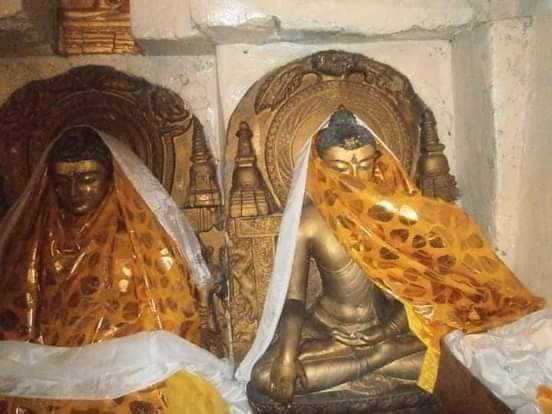 पहले ये देवी थी फिर एक दिन जोर की हवा चली तो कपड़ा उड़ गया और देवी बुद्ध बन गई। है ना चमत्कार