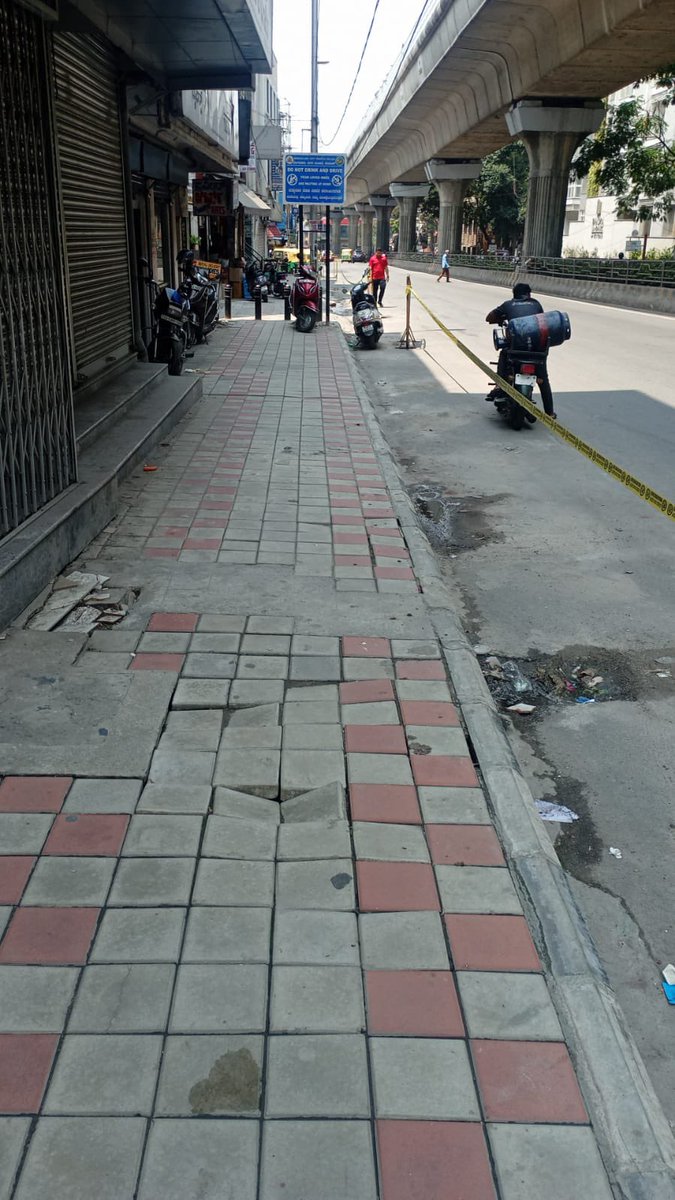 swarupsridhar's tweet photo. A new scam by the government on Old Madras Road (Lido Mall Road).Wide enough roads to park but choosing to barricade the whole road and blocking the same space instead of allowing parking. Look at the space blocked by barricading it.@AHalasuru @CPBlr @CMofKarnataka @DKShivakumar https://t.co/Nq7ZOjx7FP