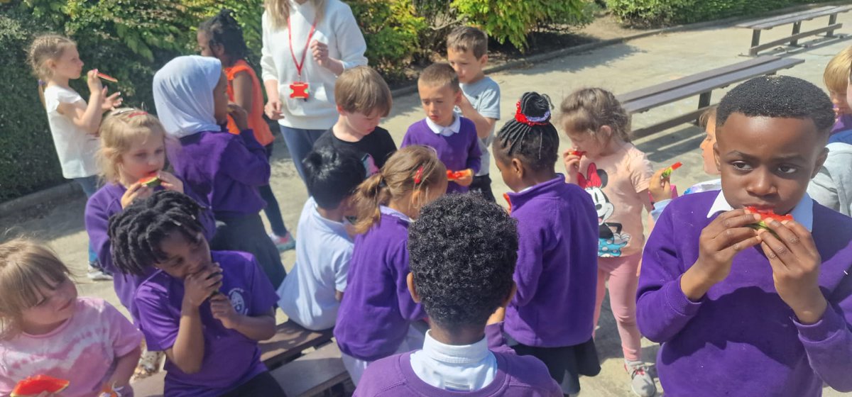 P1's Wednesday in play, for our whole school Health Week <a href="/stjosephsedin/">St. Joseph’s RC PS</a>!
Check out:
🏃‍♀️🏃‍♂️a throwback to Monday's Fun Run in the sun,
🏸🌞Badminton practice with our ace <a href="/St_JosephsP7/">St. Joseph's RC PS Primary 7</a> buddies,
🍉😋a healthy fruit platter for afternoon snack &amp;
🏀🥳a basketball bonanza! #beingme