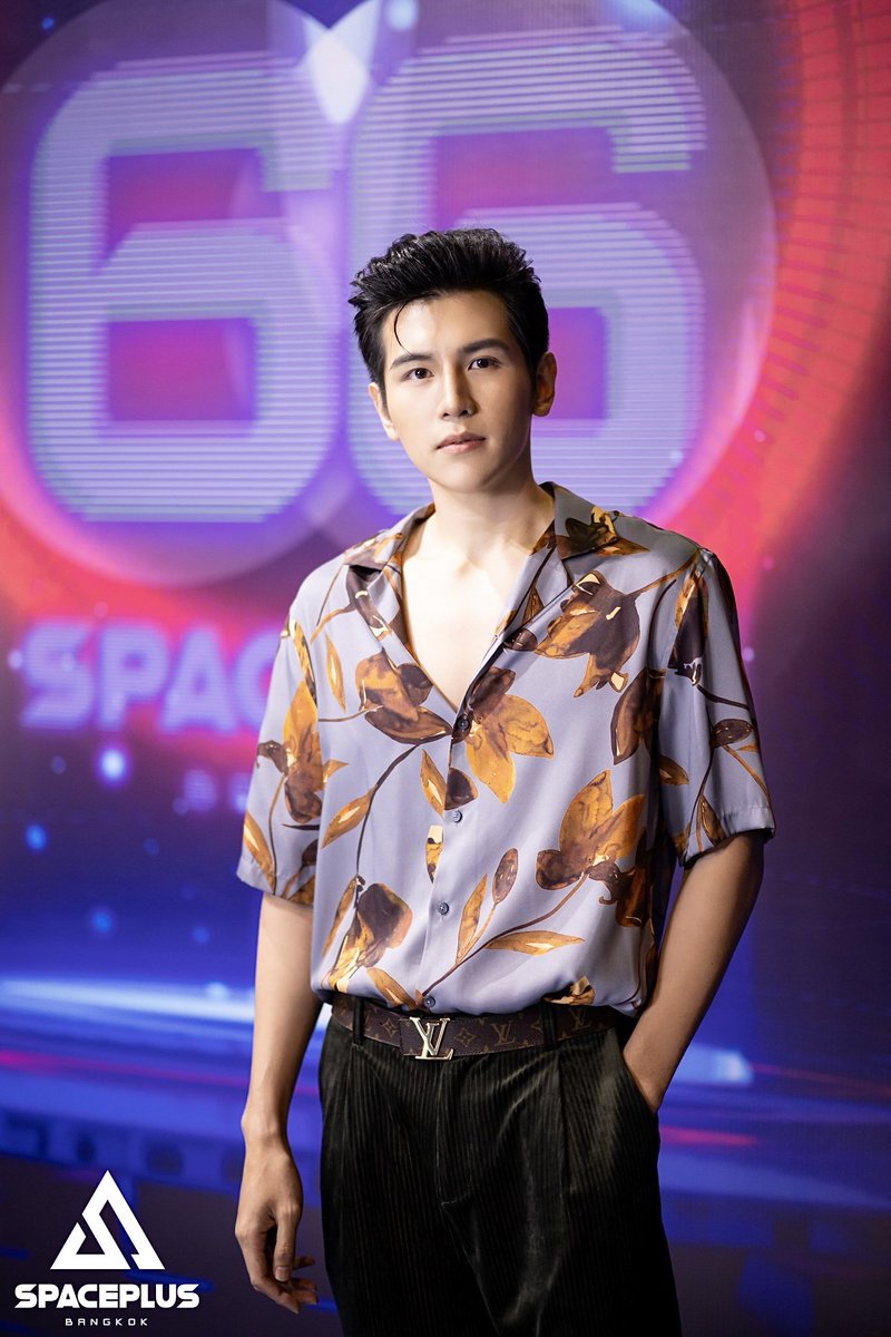 JChittaphong's tweet photo. SPACEPLUS BANGKOK PRESENTS  PRESS CONFERENCE CELEBRATE DJ MAG TOP 100  👏
#เจเจธนศักดิ์ https://t.co/x4COOJkGEl
