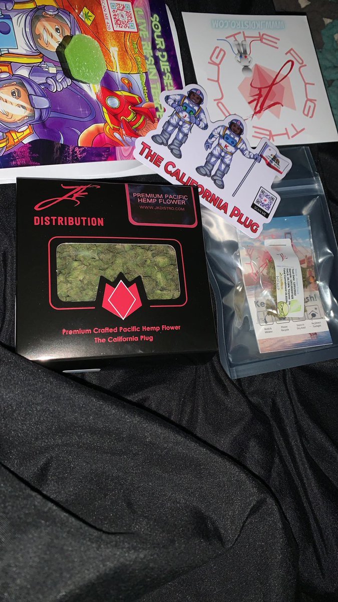 @JKDistroCali Pack in!!! Oz of Gelato smalls and a free sample of green crack the smell is amazing ready to smoke🍃💨pics of buds will be up soon. check them out jkdistro.com always top notch quality #Mmemberville #jkdistro #420fam #Hemp