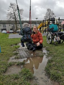 Tamar en haar peuter

Gehandicapte ouders kunnen vaak prima voor hun kind zorgen – soms met wat hulp en aanpassingen.

wmoclientenraadutrecht.nl/krijgen-ouders…