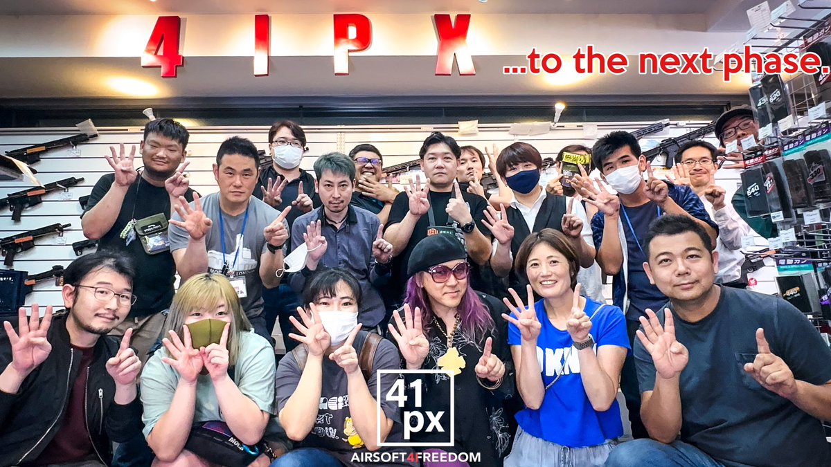 2015年9月16日、5人でスタート。あれから7年と9ヶ月の(写っていないスタッフもいますが)、41PX秋葉原ラストDAYの記念写真。オープンから変わらないのは『お客さまにとっていちばん近い店であろう』ということ。2023年6月9日から始まるフラッグシップストアでも、それは変わりません。これからもあなた