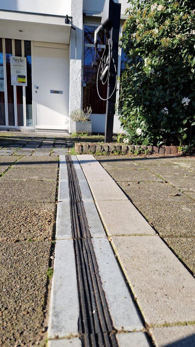 Een Kabelgoot voor uw EV dlvr.it/SqJ6q1