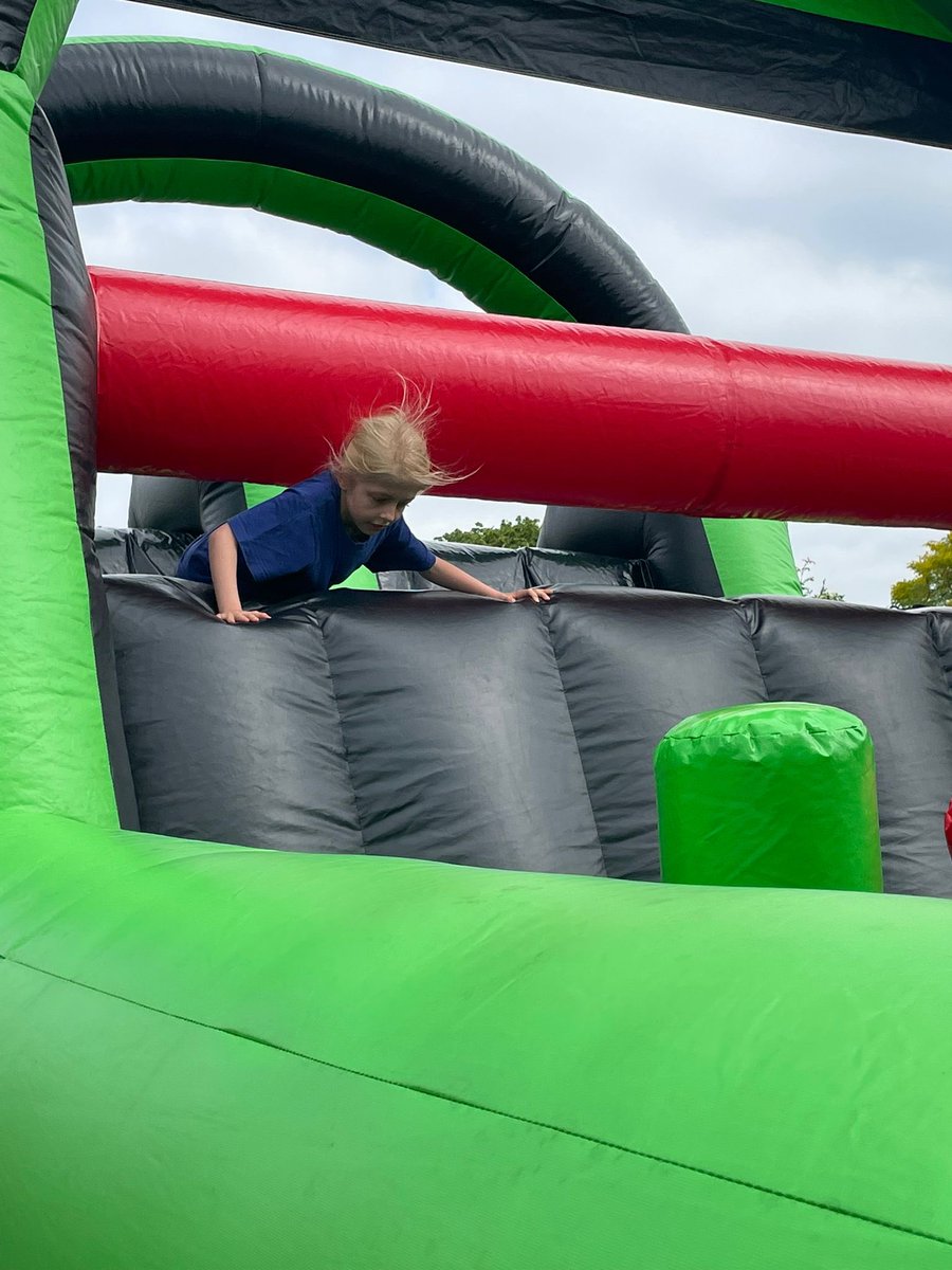 RosaryPrimary's tweet photo. The children had so much fun today on this giant inflatable obstacle course 
Thank you to @letsleaptweets for bringing it in today. We loved it 🤩 https://t.co/TDuUcA6Aqi