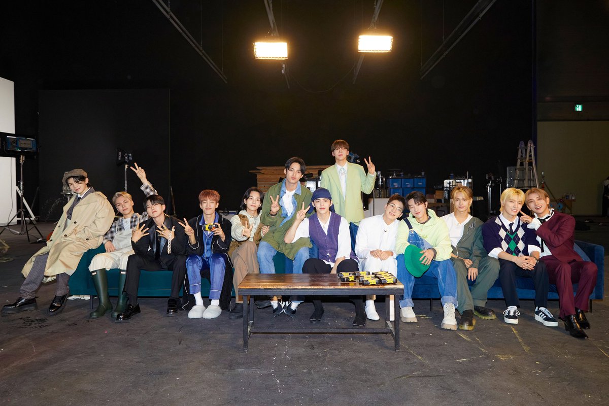 pledis_17's tweet photo. [17'S] 나왔어❓ 나왔어~❗👏👏
김툭이 툭! 하니 나와버린 인생샷
애정 필터 가득한 밍작가님의 'GOING Vol.2'📸

다음 주는 어떤 애장품이 포켓에서 등장하고
또 어떤 콘텐츠가 남아있을지 기대해 주세요🤭

#13인_13색_찰떡콘셉트👍
#이세상에서_가장더운_바다는_열바다🙂 https://t.co/4D5iUOVc3P