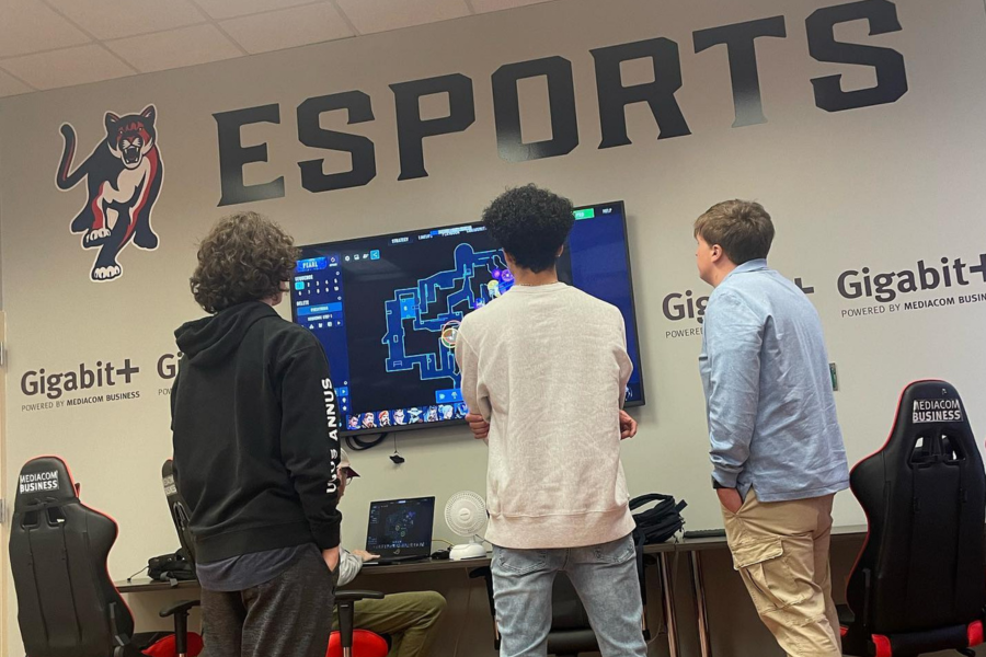 ColumbusState's tweet photo. Esports’ exploding popularity is creating new pathways for student engagement—especially among female students and those in non-technology fields.
A BRIGHT FUTURE: opportunities abound for esports' growth at CSU, nationally
https://t.co/d7FtcnZ2Gm
#CreateYourCommunity
#esports https://t.co/3nhjAQIQ3Y
