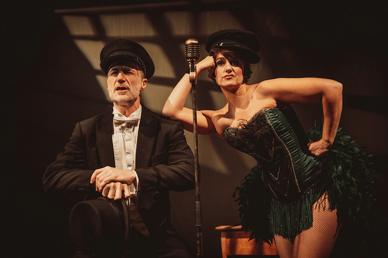 #VonLustig es una comedia teatral con la vida y las estafas de Víctor Lustig, el hombre que vendió la Torre Eiffel. 

Acompañado de su cómplice Kikí, nos contará sus aventuras más increíbles y divertidas. 

En el <a href="/Teatro_Infanta/">Teatro Infanta Isabel</a> del 10 al 11 de junio

culturon.es/von-lustig-tea…