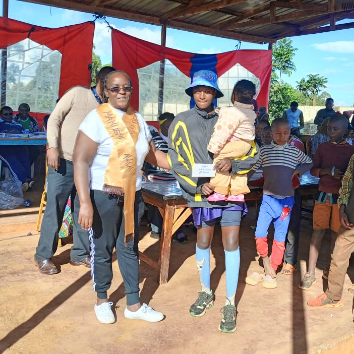 The Hope Springs! Walk &amp; Run in #Kenya was so popular in the community - with 200 walkers &amp; runners and hundreds more cheering them on - one young mom participated while carrying her toddler! (shown with Ruth Kyatha). To help give 20 more children #HOPE!

<a href="/EricRWalters/">Eric Walters</a>
