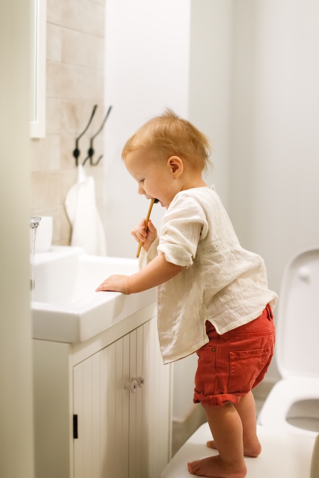 Teaching them to brush their teeth early can help them to learn good habits 🪥

Plus, our bamboo toothbrushes are also bright and colourful 🌈

theconsciousparent.co.uk/product-catego…

#Toothbrush #Teeth #BabyTeeth #EcoFriendly