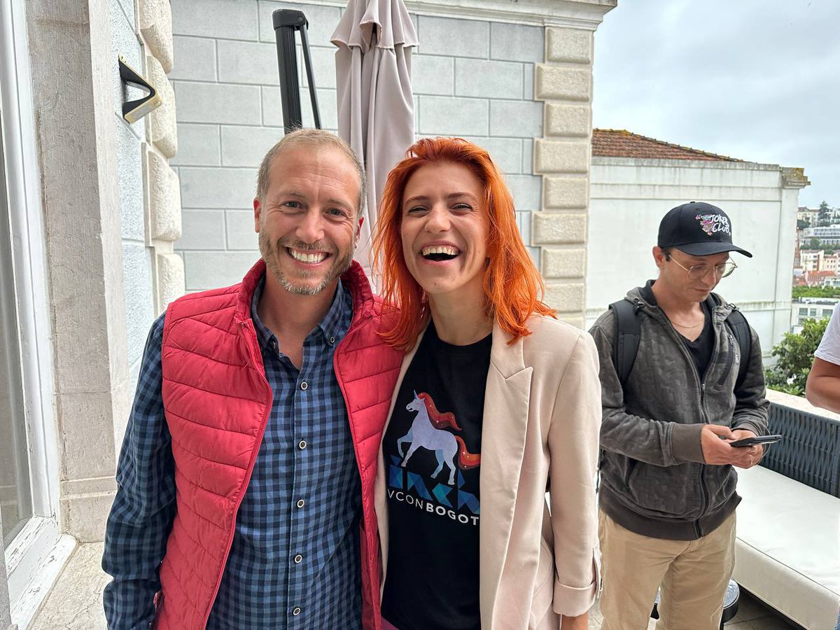 Web3ST's tweet image. Just look at our smiles🤗 
We are smiling because our #Web3ST IRL MeetUp was such a great and fun evening in the circle of friends yesterday🙌

@kawaiiless @mattinway 

Met our partners @raptoreum @LezarHouse @JokerClubSpirit as well as one of our speakers @sharan_konerira 
👇👀