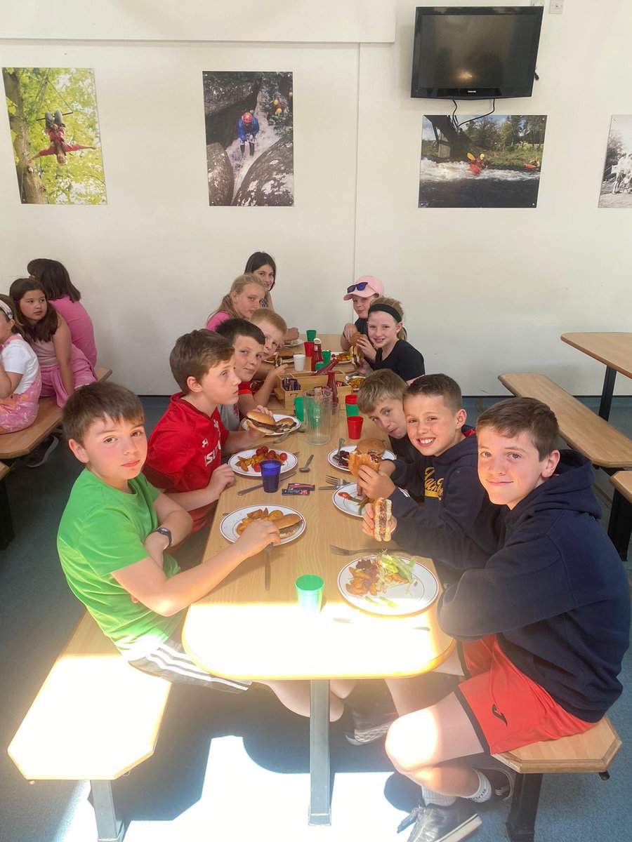 Ysgol DyffrynCledlyn tweet media