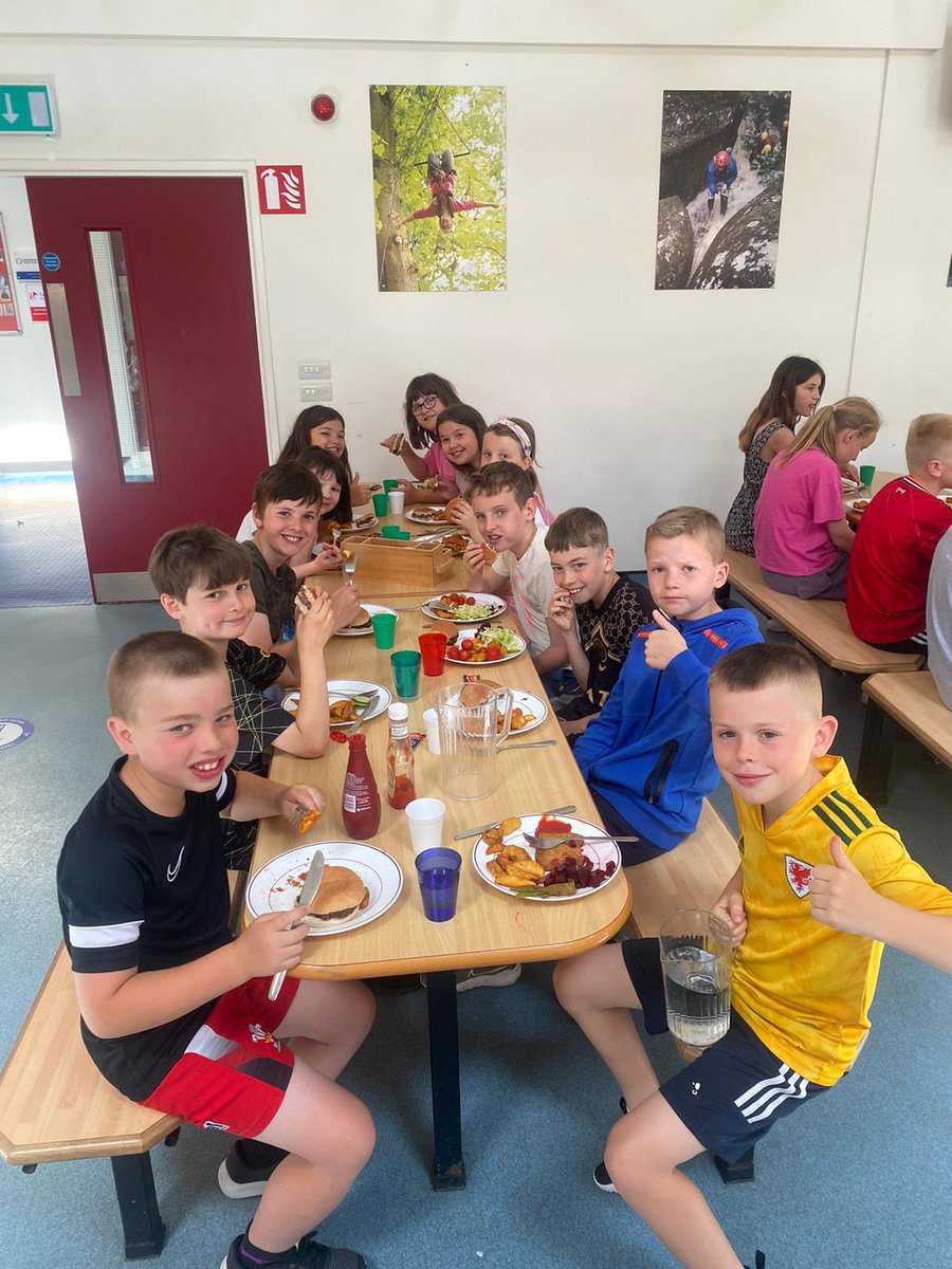 Ysgol DyffrynCledlyn tweet media