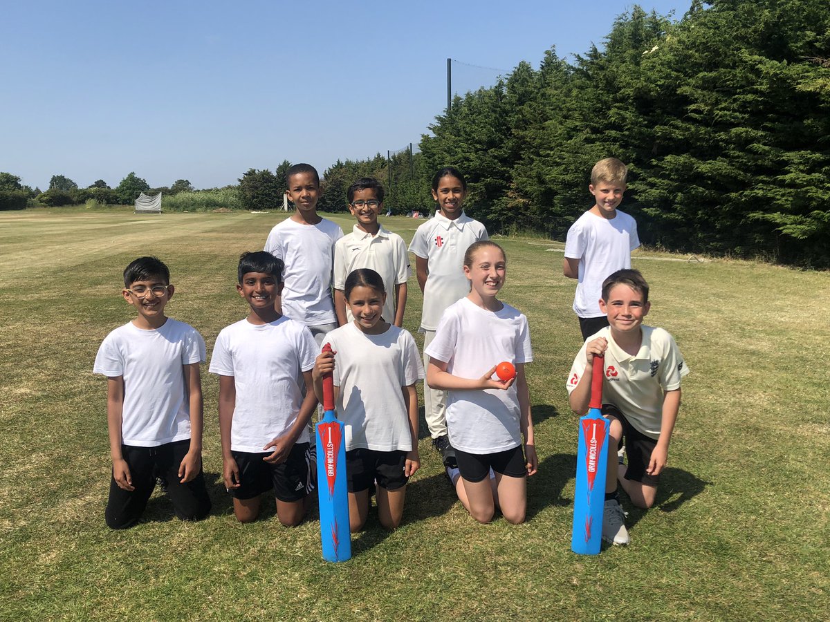 A great afternoon of cricket at Uxbridge CC. Well done to the Oak Farm team - 2 wins and 1 loss was a great effort. Some superb batting, bowling and fielding and a wonderful attitude shown by all. 🏏