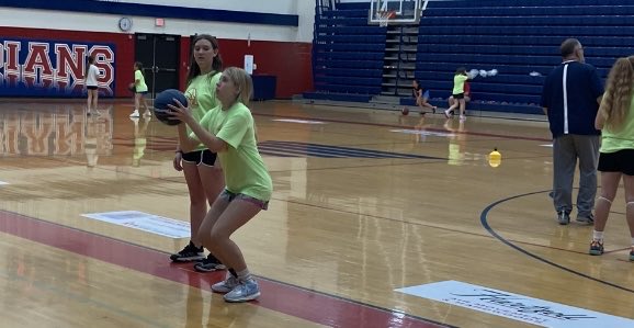 PiquaGirlsHoops's tweet photo. Working on team concepts!
#GettingBetterEachDay https://t.co/kKMRHyZUo7