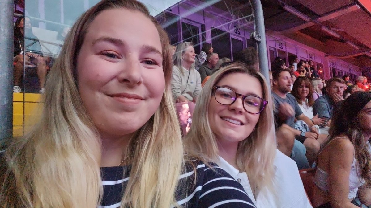 cornishfarmgal's tweet photo. Took an evening off from the farm, and got treated to a little @coldplay concert in Cardiff! Thanks to the sister @caity_irwin for b&amp;b 😘 #summertimefun #dayoff https://t.co/ELwyjX7tIy
