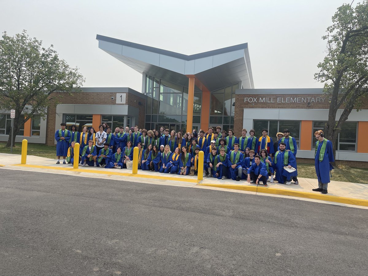 Thank you ⁦<a href="/FoxMillES/">Fox Mill ES</a>⁩ for letting the South Lakes Seniors walk through their Elementary School again today! Brand new school looks so beautiful! Thank you 🦊
