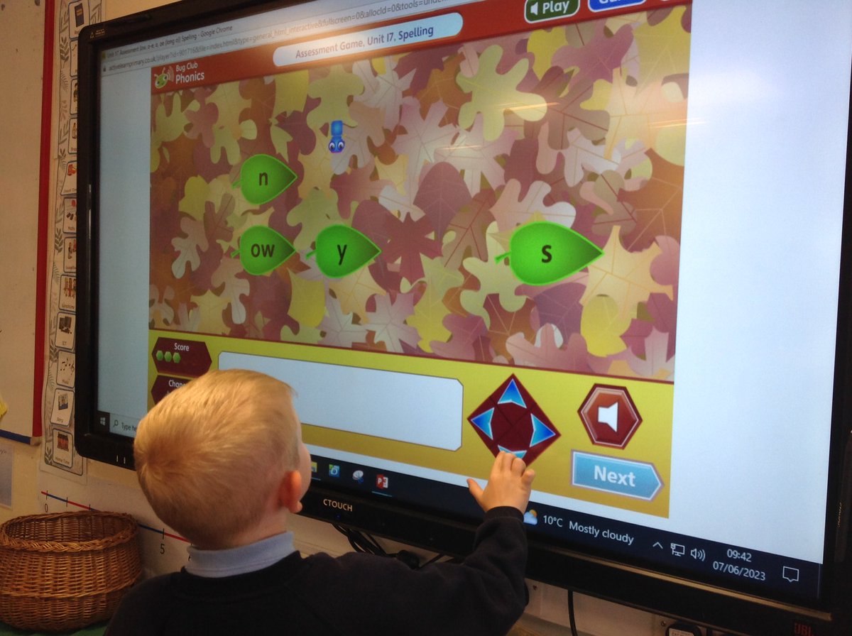 Class3KA_NR's tweet image. We love playing phonics games on Bug Club because we can show off all we know! #phonics #learningtoread