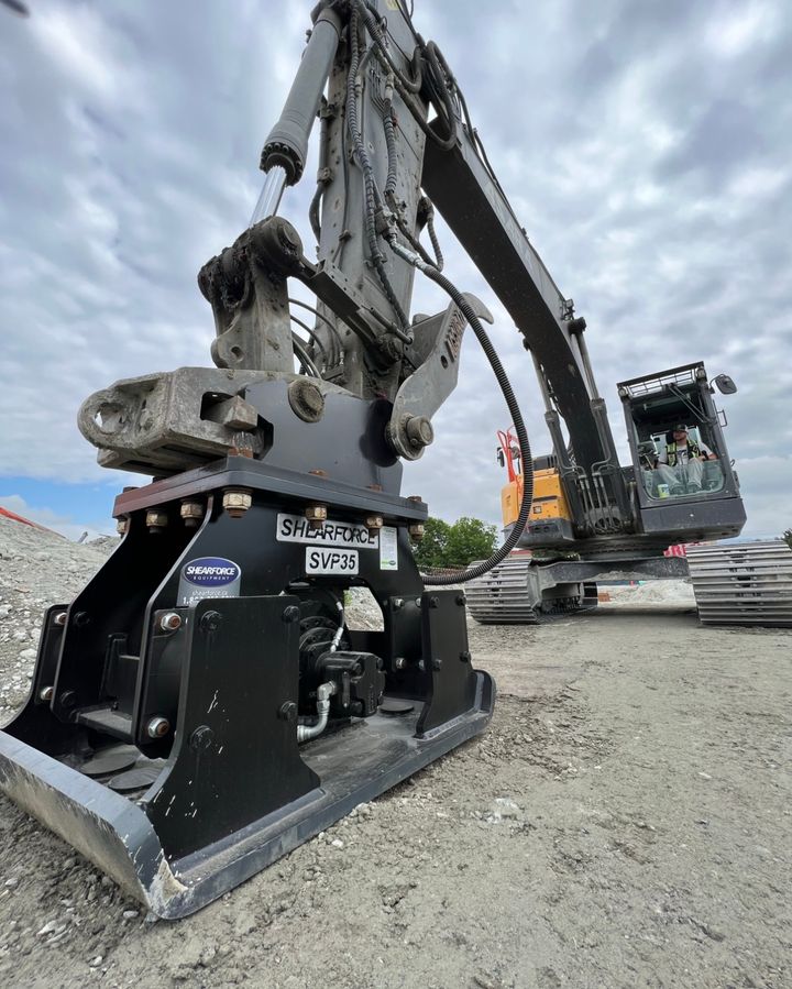 ShearForceEquip's tweet image. Another successful delivery and setup by our technician Brad! He recently installed a ShearForce SVP35 Compactor for a local customer. Our team is always ready to provide top-notch service and support for all your equipment needs. 

#ShearForceEquipment #excavator #compactor