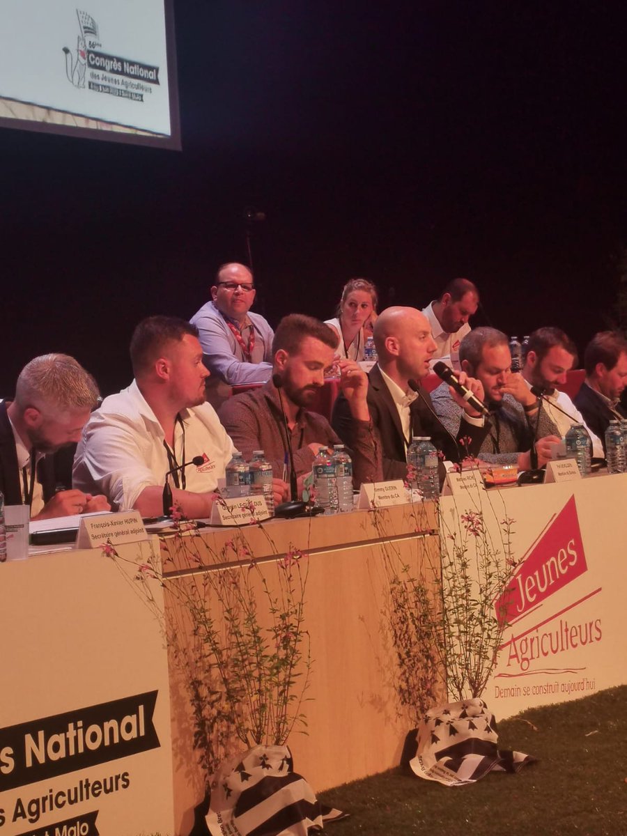 Présentation par les trois Rapporteurs et débats sur le 📚Rapport d’Orientation : « Agriculture et climat : les changements d’aujourd’hui deviennent les solutions de demain »

#CongrèsJA