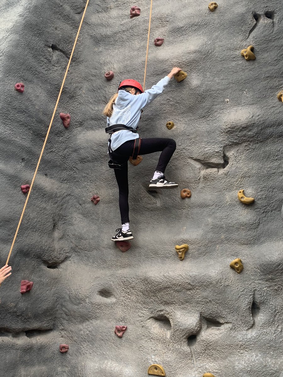 Trying a bit of wall climbing <a href="/MrMurphyLVPS/">Mr Murphy & P5M</a> @MissTolandLVPS <a href="/mrselliottlvps/">Mrs Elliott LVPS</a>