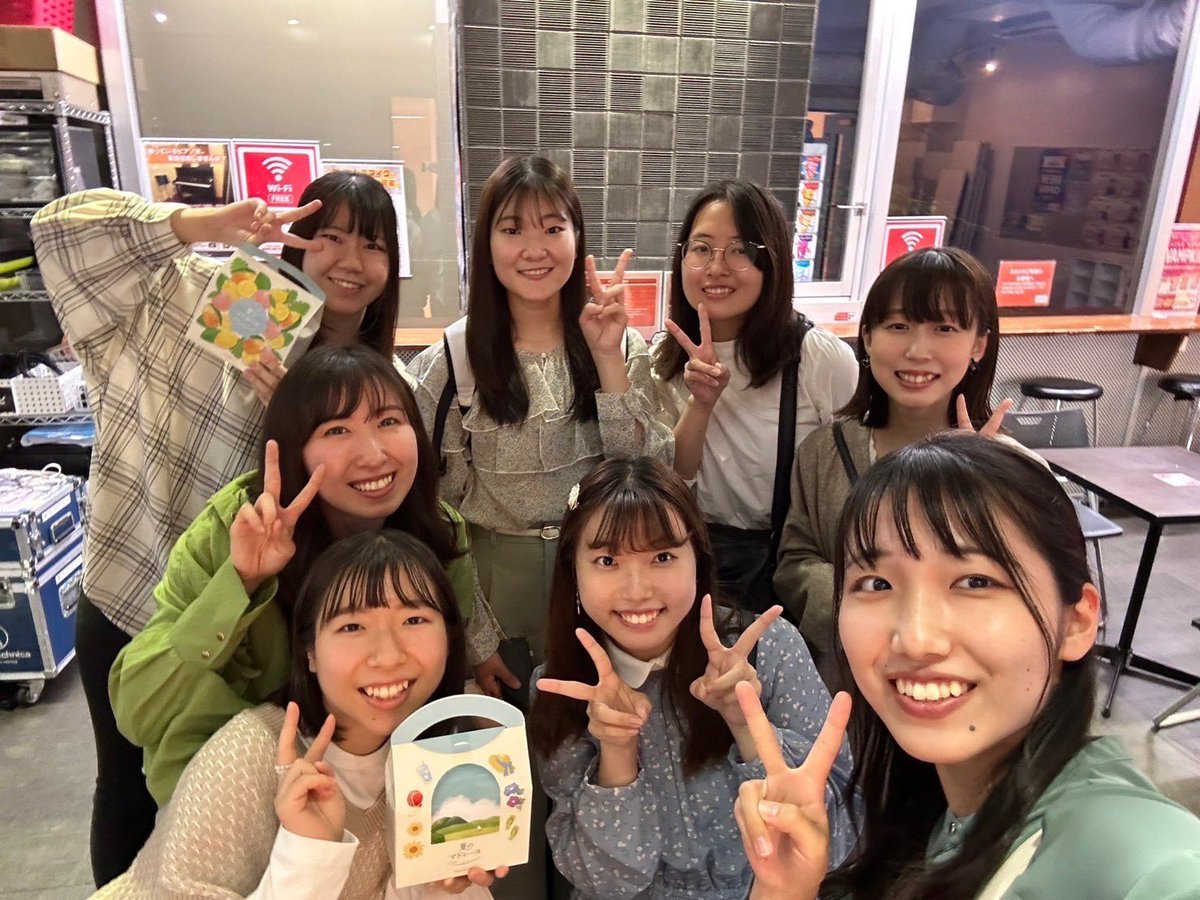primula_mam's tweet photo. MAMのOGバンドである
瞬き(@matataki_MAM )の先輩方に
バンクリをしていただきました👏
実は2度目👀✨
同じバラードギャルバンとして、
たくさんのことを教わりました...！
ありがとうございました☺️
次回は9人で🥺🥺🥺 https://t.co/ZclTgvnizh
