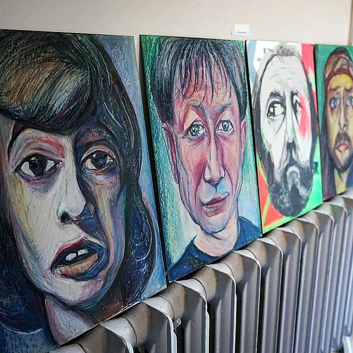 PaulinaKosowsk3's tweet photo. My #Vernisage of my #arts in #Warsaw, #Poland.
On a pictures are stars:
#stanborys
#ericclapton
#wojciechwojda
#sting
#gienekloska #janszpanasewicz #krzysztofjaryczewski #stevelukather
#tomwaits
#kazikstaszewski
#mickjagger
#robertgibb https://t.co/8UjzvAxjM6