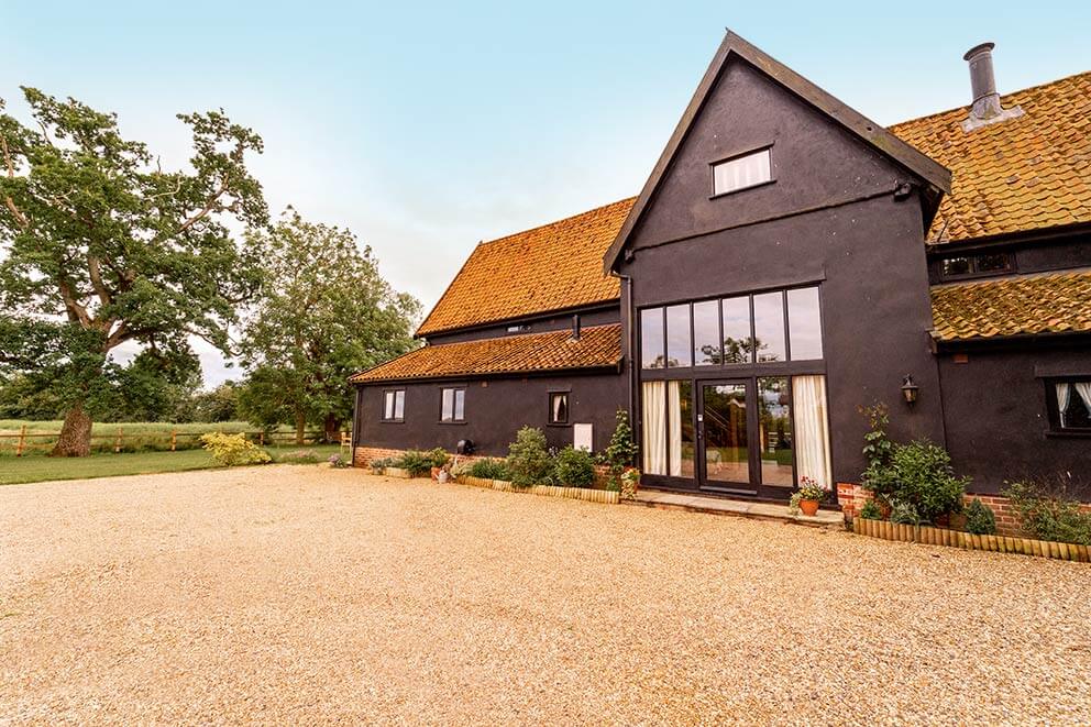 Looking for a holiday with a group of family or friends? Manor Farm Barn has 5 bedrooms and can sleep up to 10 guests #holiday #holidays #accommodation #selfcatering #barn #shortbreak #shortstay #suffolk