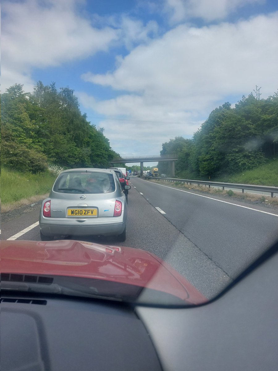 Daiblack666's tweet photo. Been stuck in traffic less than a mile from J14 of the A42 to A453 since 11.30am

#downloadfestival #DL20 https://t.co/othq0sdeBV