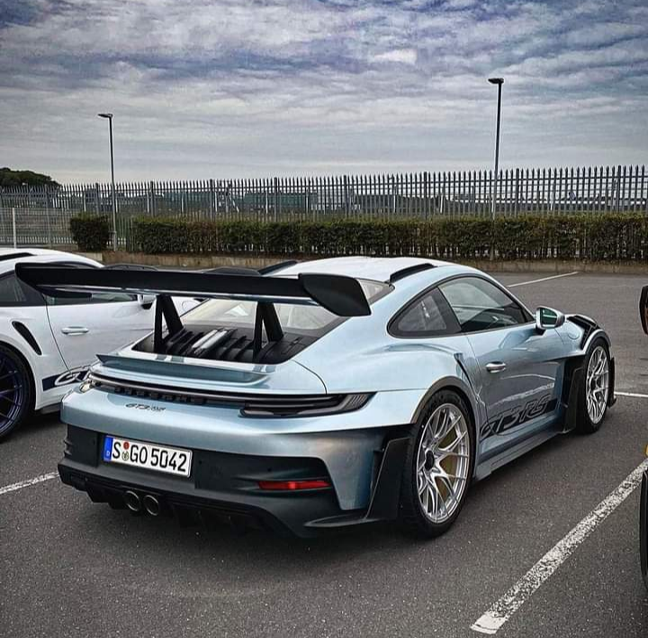 Oscarol95842891's tweet photo. #Porsche 🌚🏁 https://t.co/9ygWrPnKr3