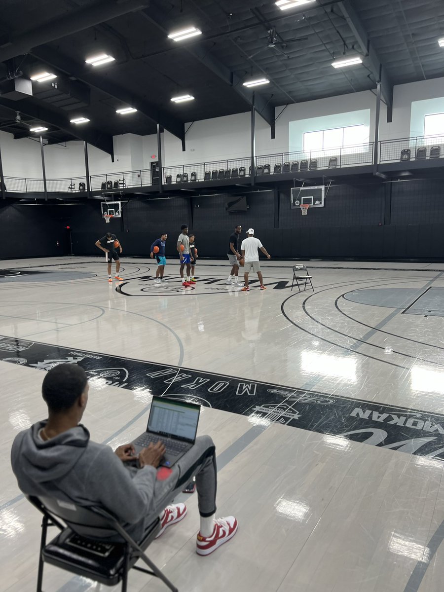 TMCvision's tweet photo. family lab timeπ¨πΎβπ¬ #WeWorkOnThat https://t.co/ePVcwBVmOB