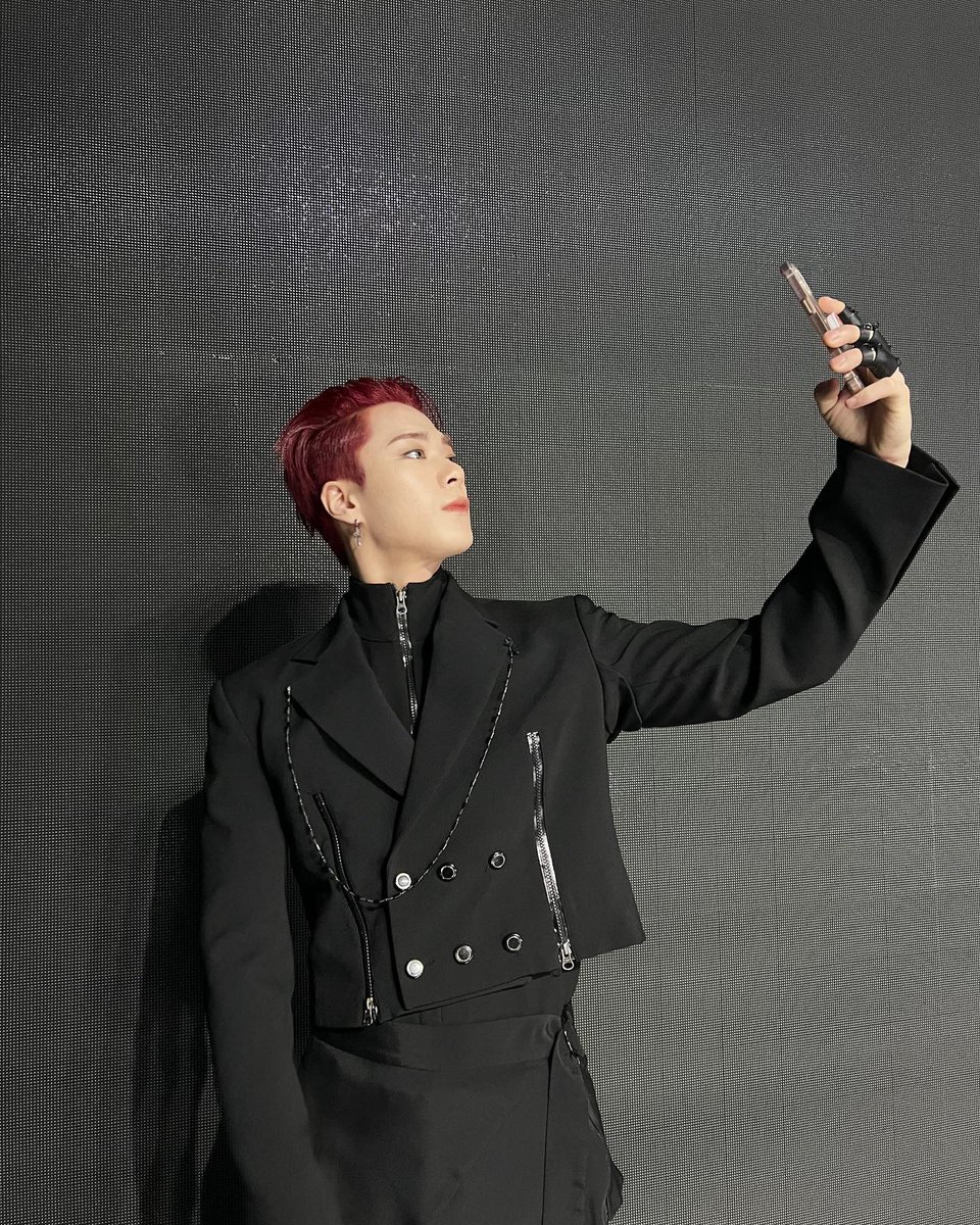 cherubic_moon's tweet photo. 스타일리스트 쌤 인스타그램 속 빈이 https://t.co/tIzDQ7lWth