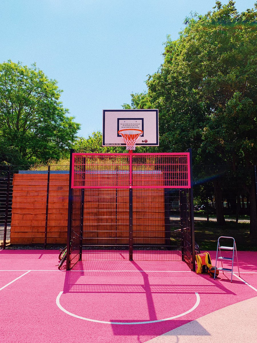 Got a fresh set of nets up in Shoreditch Park this morning thanks to #ProjectSwish from @bballengland 

Let’s see how long these ones last 🏀🇬🇧