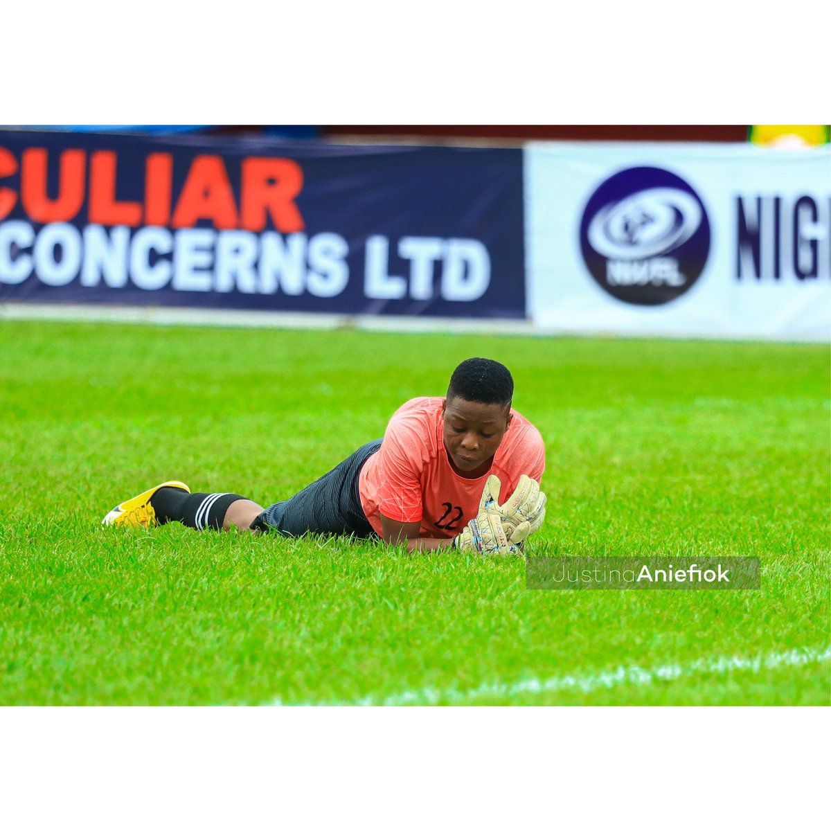 Justinaaniefiok's tweet image. MATCH DAY 2 📸

Bayelsa Queens 1-0 Robo Queens  

⚽Sabastine Flourish 57' 

#NWFL23| #BAYROB #nwflpremiershipsuper6 
#sportsphotography 
#canon1dxmarkii