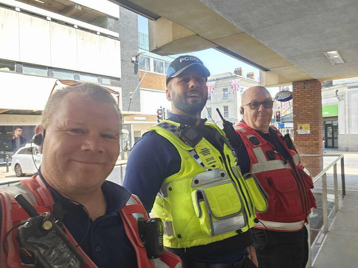 GLOSBIDCPO's tweet photo. #CPOPaul & #CPOMike currently out with #PCSOHasan (Former CPO) conducting Hi-viz #FootPatrols
#VisableInTheCommunity
#HereToHelp
#OneTeam
@GLOSBIDCPO
@GlosCitySafe
@GloucesterBID
@GloucesterCity
@EliteSecGroup
@GlosCityPolice
@Glos_OPCC
@Project_Solace
@Cavernglos https://t.co/KSuyWbBpgT