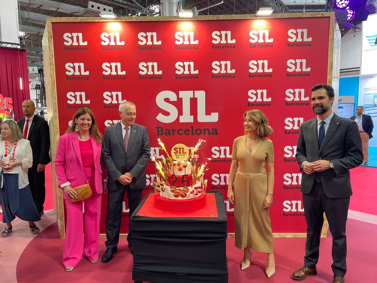 empresacat's tweet image. 📸 El conseller @rogertorrent ha participat avui en la inauguració del #SIL2023, eL saló que presenta a Barcelona totes les novetats i innovacions del sector d ela logística i que a més, enguany, celebra el 25è aniversari.

@SILBarcelona @Fira_Barcelona