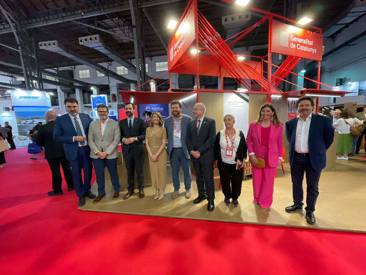 empresacat's tweet image. 📸 El conseller @rogertorrent ha participat avui en la inauguració del #SIL2023, eL saló que presenta a Barcelona totes les novetats i innovacions del sector d ela logística i que a més, enguany, celebra el 25è aniversari.

@SILBarcelona @Fira_Barcelona
