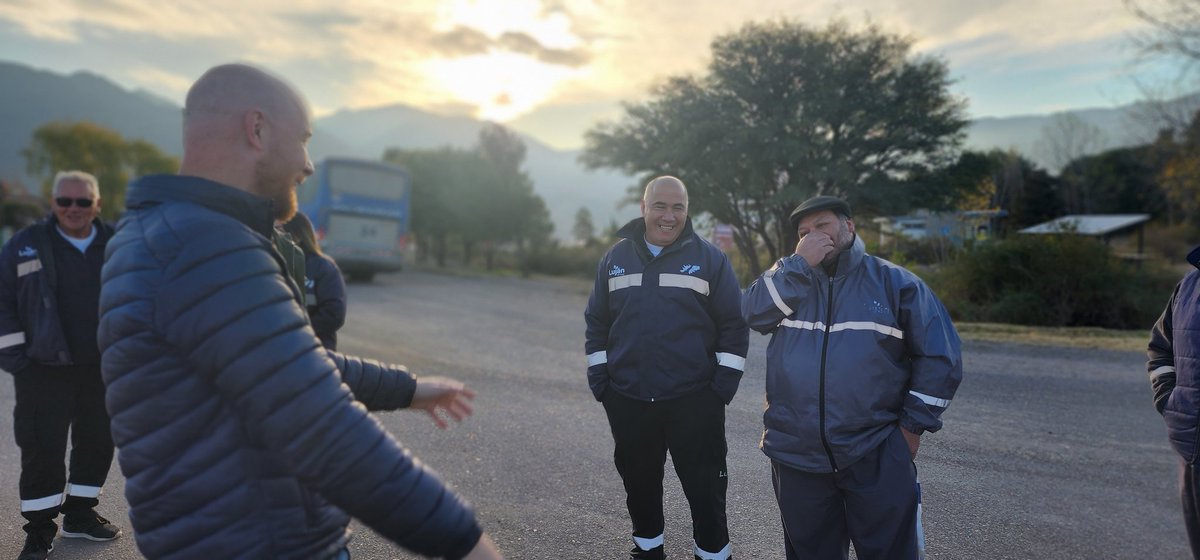 estebanallasino's tweet photo. Más servicios para Potrerillos 🙌.

Hicimos entrega en Potrerillos de movilidad y equipamiento para servicios públicos, sumado a una camioneta para la guardia ambiental. 

Hilo 👇 https://t.co/lRSxgeDx9J