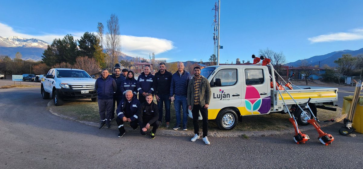 estebanallasino's tweet photo. Más servicios para Potrerillos 🙌.

Hicimos entrega en Potrerillos de movilidad y equipamiento para servicios públicos, sumado a una camioneta para la guardia ambiental. 

Hilo 👇 https://t.co/lRSxgeDx9J