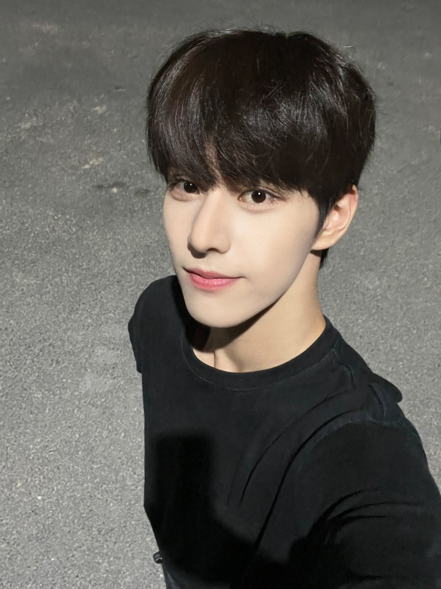 xikers_official's tweet photo. [#진식] 사랑으로 크는 우리 로디 :) (사실 나도)

뇽💙사랑함💙뇽
#xikers #싸이커스 https://t.co/kVAOgkn1Uh