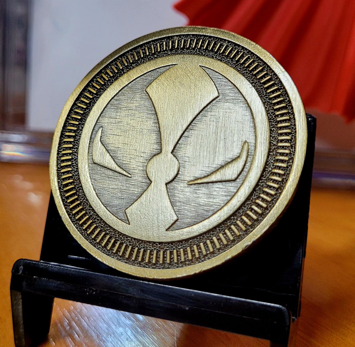 TheSpawnHunter's tweet photo. Here's the back of the Official #SpawnHunter Exclusive metal coin. Superb detail and super rare. One will be part of the #giveaway for this Twitter account. Tell your kids! Tell your friends! Make sure to FOLLOW and don't miss out on this beauty! #Spawn #Comics #Coins #free https://t.co/UqBsUkANch