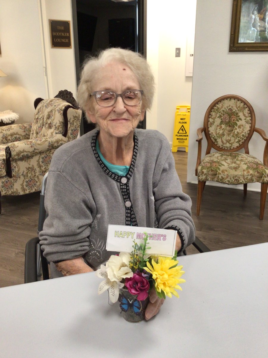 ResidenceWales's tweet photo. Our Activity Department has several awesome Father’s Day and Canada Day celebrations planned for June! 👏 🍁 Before we get into those, I wanted to share the last few Mother’s Day crafts; Shirley Grey, Sylvia Roberts, Yolande Emond, and Yvonne Brulotte are so creative! https://t.co/TzZa6yxOEl
