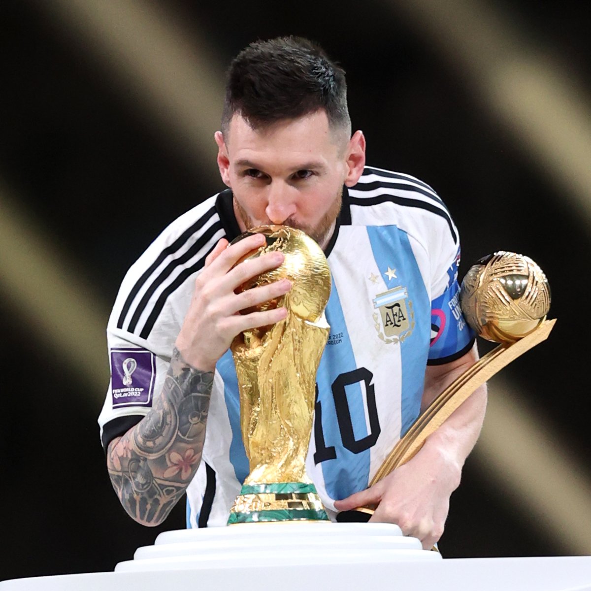 CBSSportsGolazo's tweet photo. 🚨 Lionel Messi has decided to join MLS side Inter Miami, according to @GuillemBalague 🇺🇸 https://t.co/9hRaptKiQA