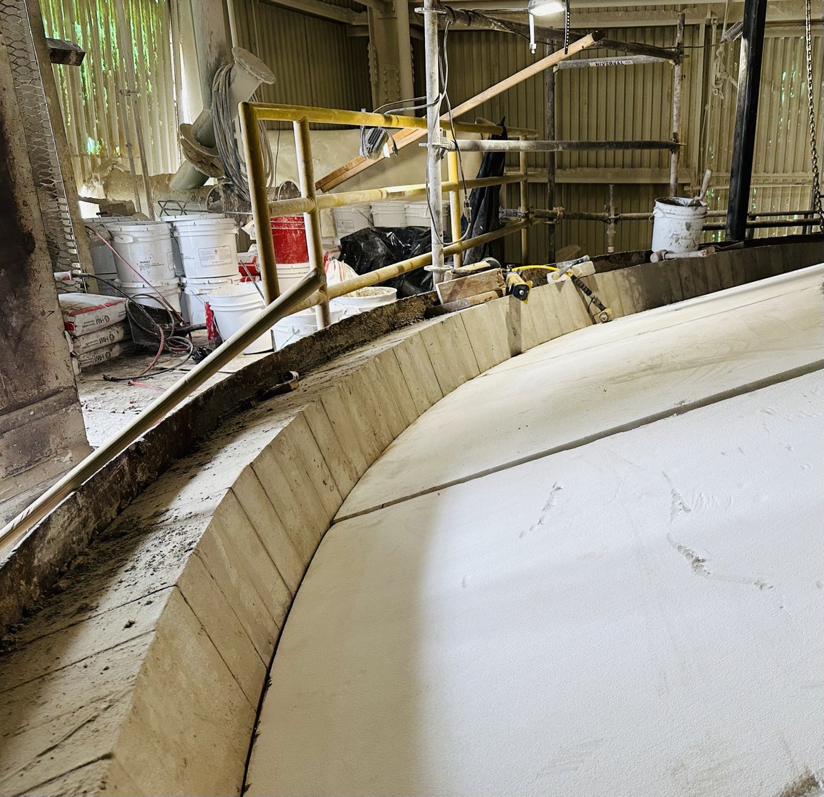 BrianZampell's tweet photo. Great to be out on jobsites! The crew just keyed in the skews for a brick dome! Very unique project. Looks great - nice work all!

#Zampell #TrueCraftsmanshipEndures #refractories #scaffolding #insulation #construction #safety #FamilyBusiness #ildfast https://t.co/5xJWFtohCK